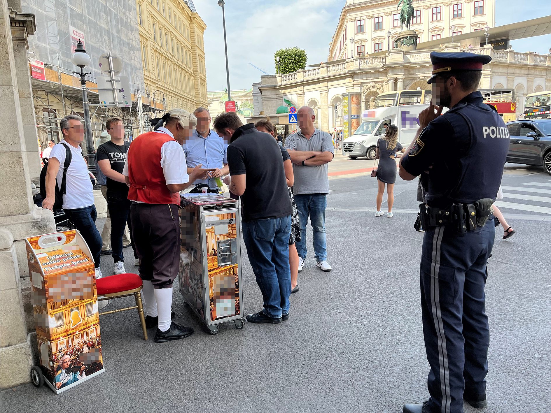 Kontrollen bei "Mozart-Verkäufern" in der Wiener Innenstadt.