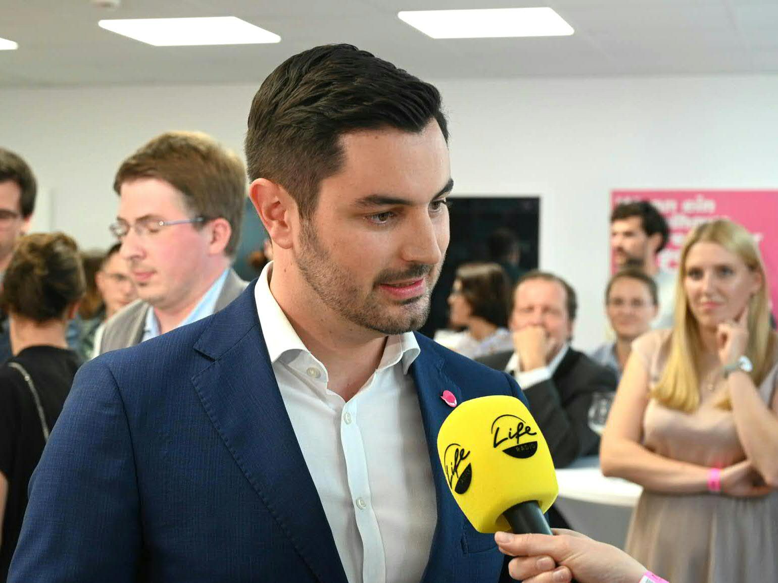 Julian Steiner ist ab sofort Sprecher für die pinke Parteichefin.