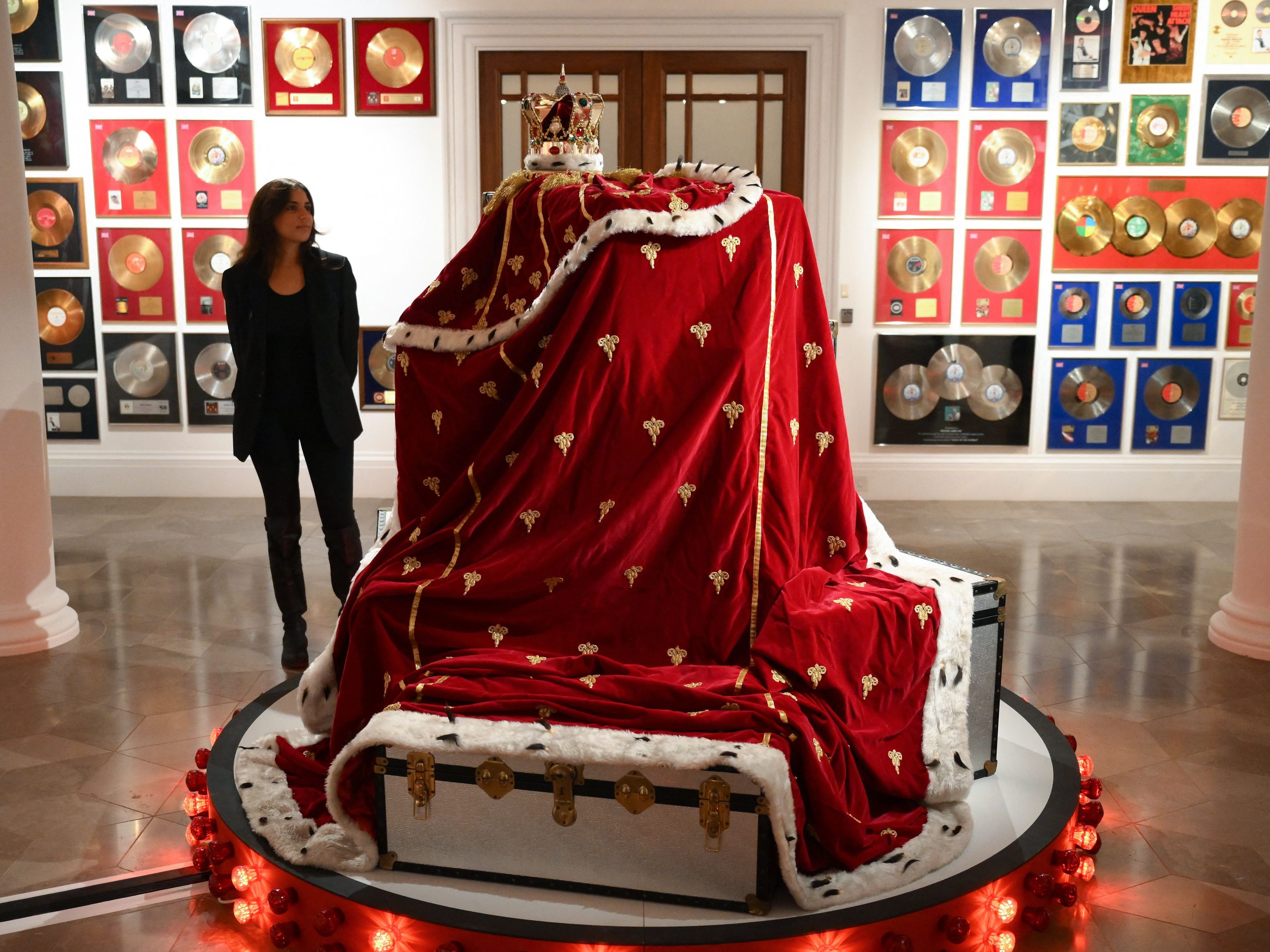 Freddie Mercurys Nachlass wurde bei Sotheby´s in London versteigert. Freddie Mercurys Nachlass wurde bei Sotheby´s in London versteigert.