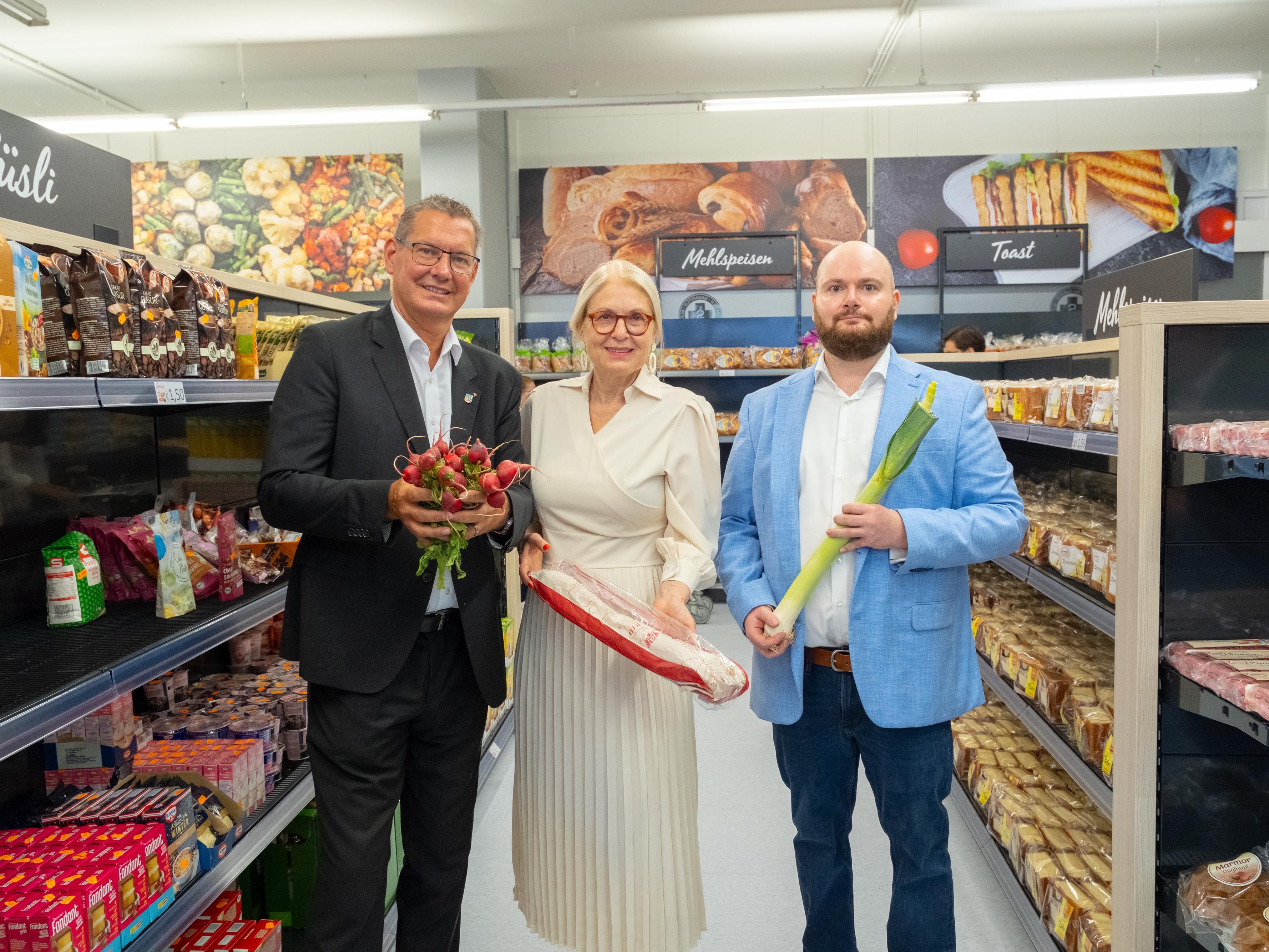 Der größte Samariterbund-Sozialmarkt öffnete mit neuem Konzept und Outfit. Der größte Samariterbund-Sozialmarkt öffnete mit neuem Konzept und Outfit.