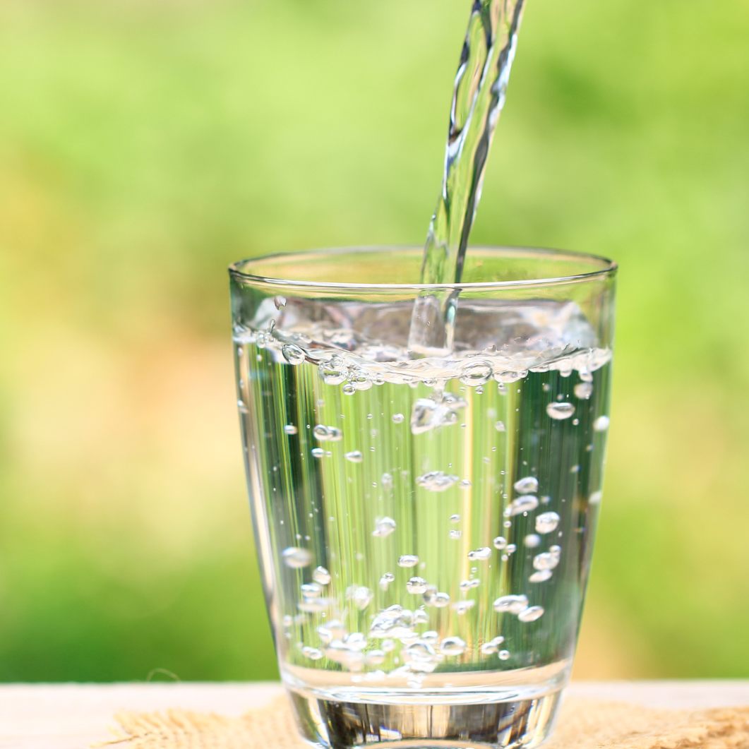 5 Anzeichen dafür, dass du zu wenig trinkst.