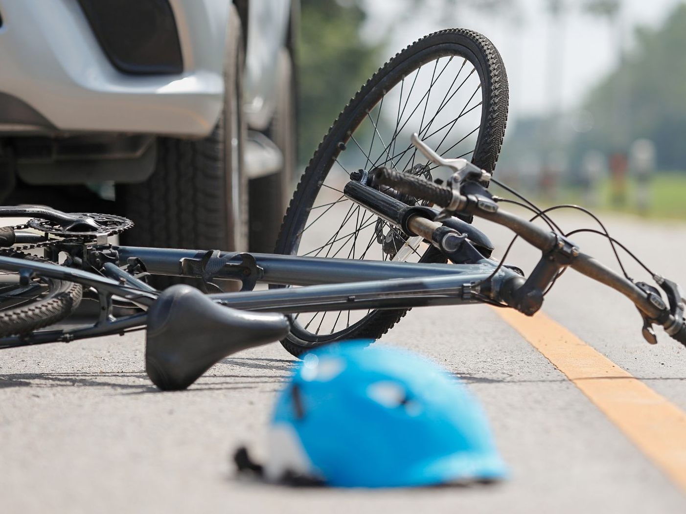 In Niederösterreich wurde ein Radfahrer von einem Lkw erfasst und getötet.