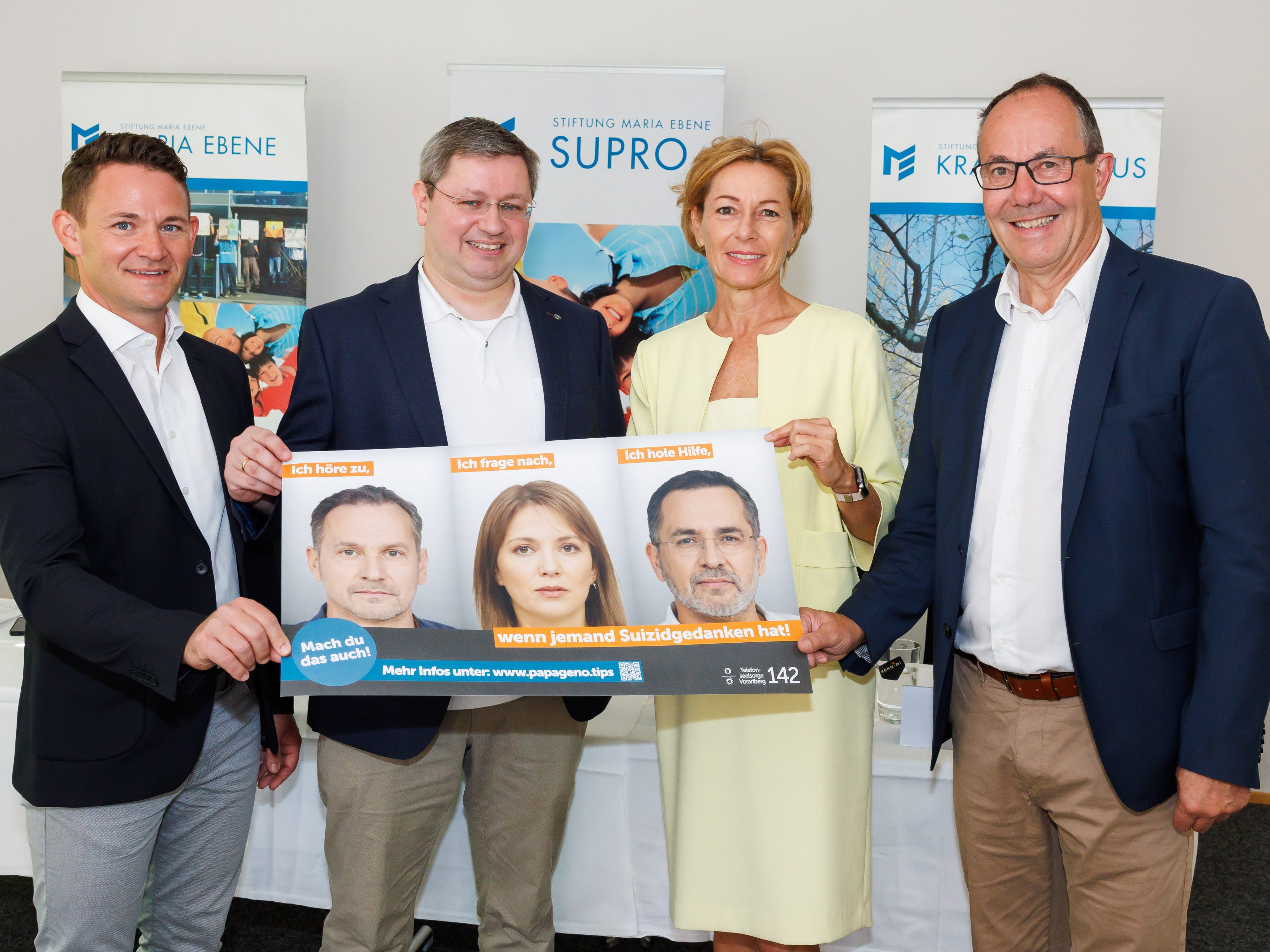 Marcel Gilly, Landesgeschäftsführer der GPA Vorarlberg, Primar Philipp Kloimstein von der Stiftung Maria Ebene, Landesrätin Martina Rüscher und SUPRO-Leiter Andreas Prenn (v.l.) präsentieren gemeinsam die neue Suizidpräventionskampagne. Marcel Gilly, Landesgeschäftsführer der GPA Vorarlberg, Primar Philipp Kloimstein von der Stiftung Maria Ebene, Landesrätin Martina Rüscher und SUPRO-Leiter Andreas Prenn (v.l.) präsentieren gemeinsam die neue Suizidpräventionskampagne.