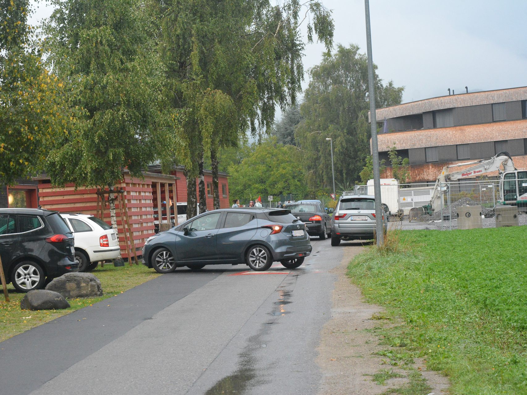 Anrainer vom Schlatt und dem Birkenweg machen erneut auf gefährliche Situationen am Schlatt aufmerksam. Anrainer vom Schlatt und dem Birkenweg machen erneut auf gefährliche Situationen am Schlatt aufmerksam.