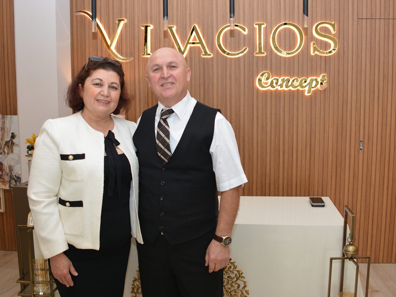 Bediha und Cengiz Saskin in ihre neuen Store.
