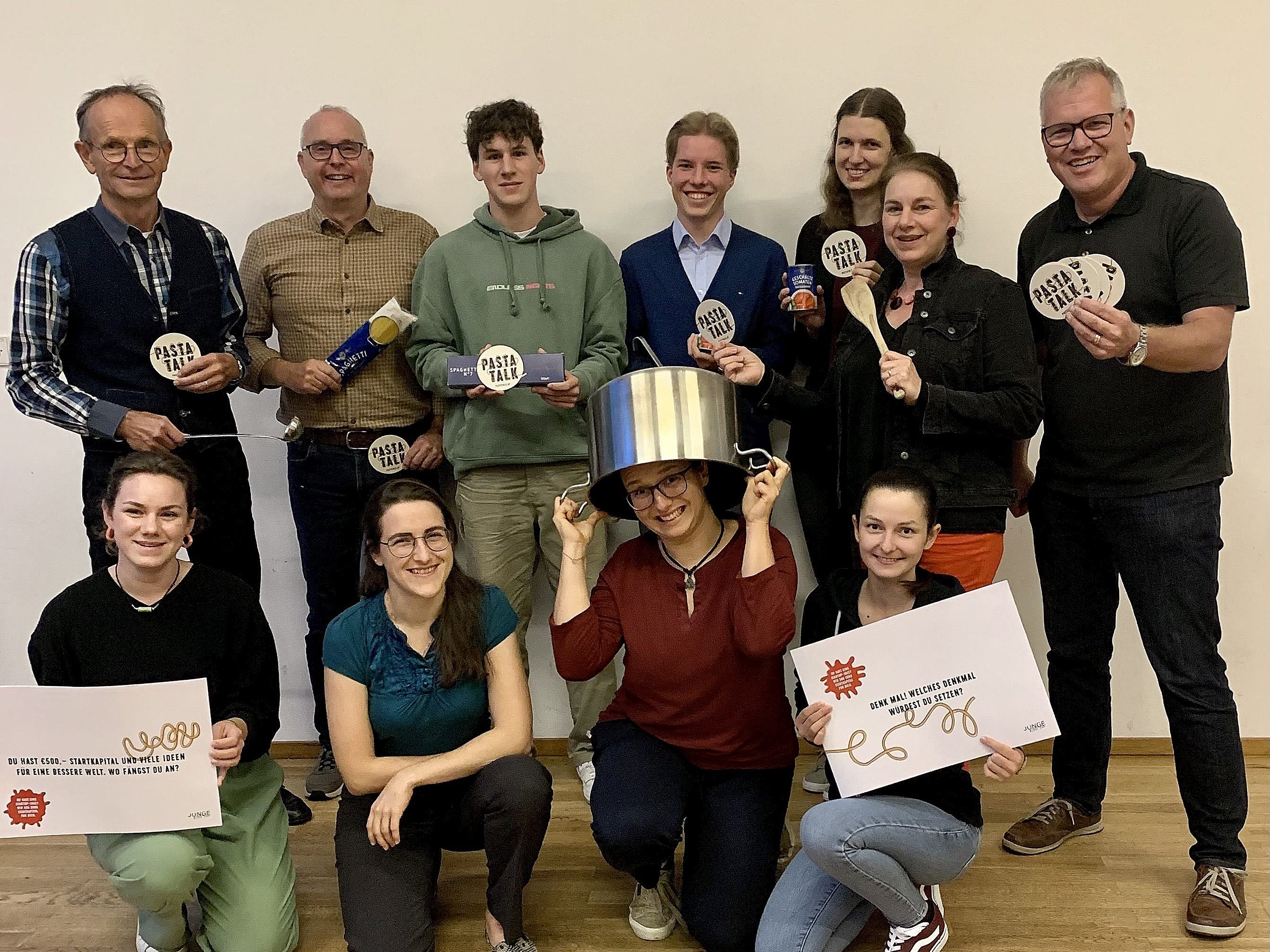 Das Firmteam freut sich auf den Pasta-Talk am 22. Oktober und steht in den Startlöchern für die Firmvorbereitung in Hohenems. Das Firmteam freut sich auf den Pasta-Talk am 22. Oktober und steht in den Startlöchern für die Firmvorbereitung in Hohenems.