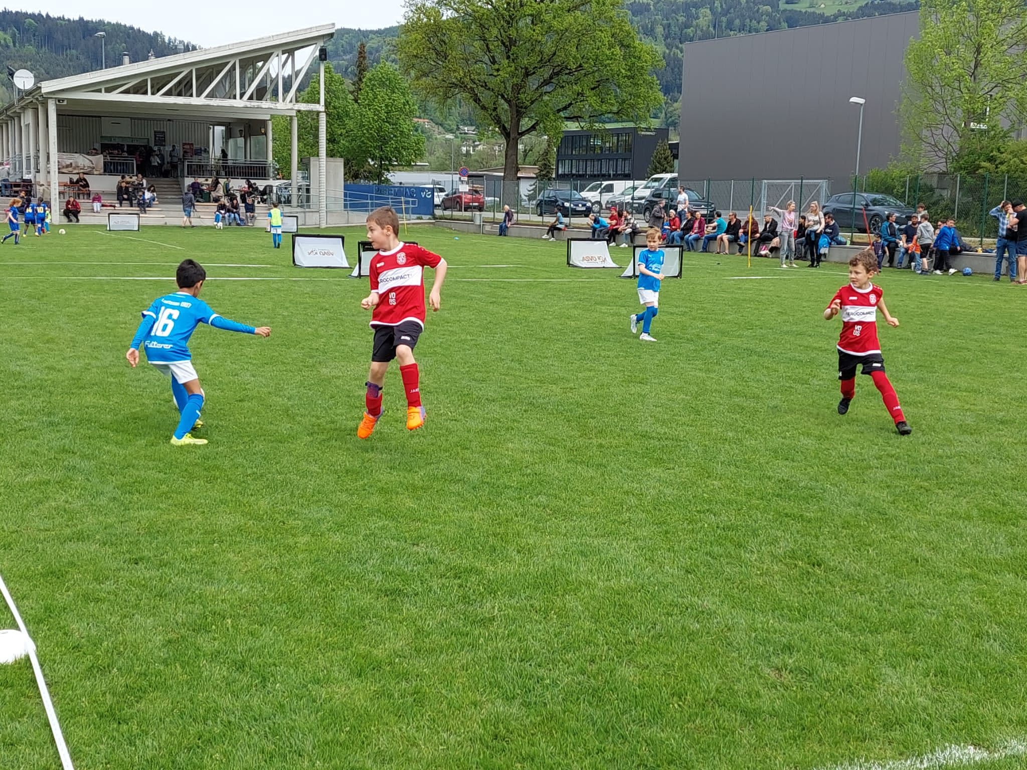 Der Sattaaser Nachwuchs und die Kampfmannschaft freuen sich auf zahlreiche Besucher und auf spannende Spiele Der Sattaaser Nachwuchs und die Kampfmannschaft freuen sich auf zahlreiche Besucher und auf spannende Spiele