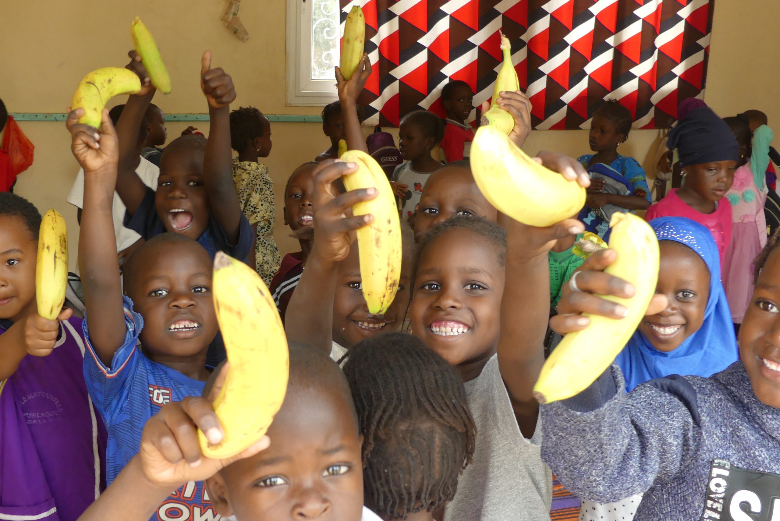 Bananen sind für viele Menschen kaum leistbar, daher ist die Freude darüber umso größer. Bananen sind für viele Menschen kaum leistbar, daher ist die Freude darüber umso größer.