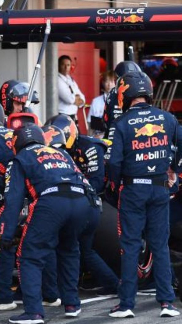 Nach dem Rennen am Sonntag werden Vorwürfe gegen Red Bull laut - Team-Berater Helmut Marko will davon nichts wissen.