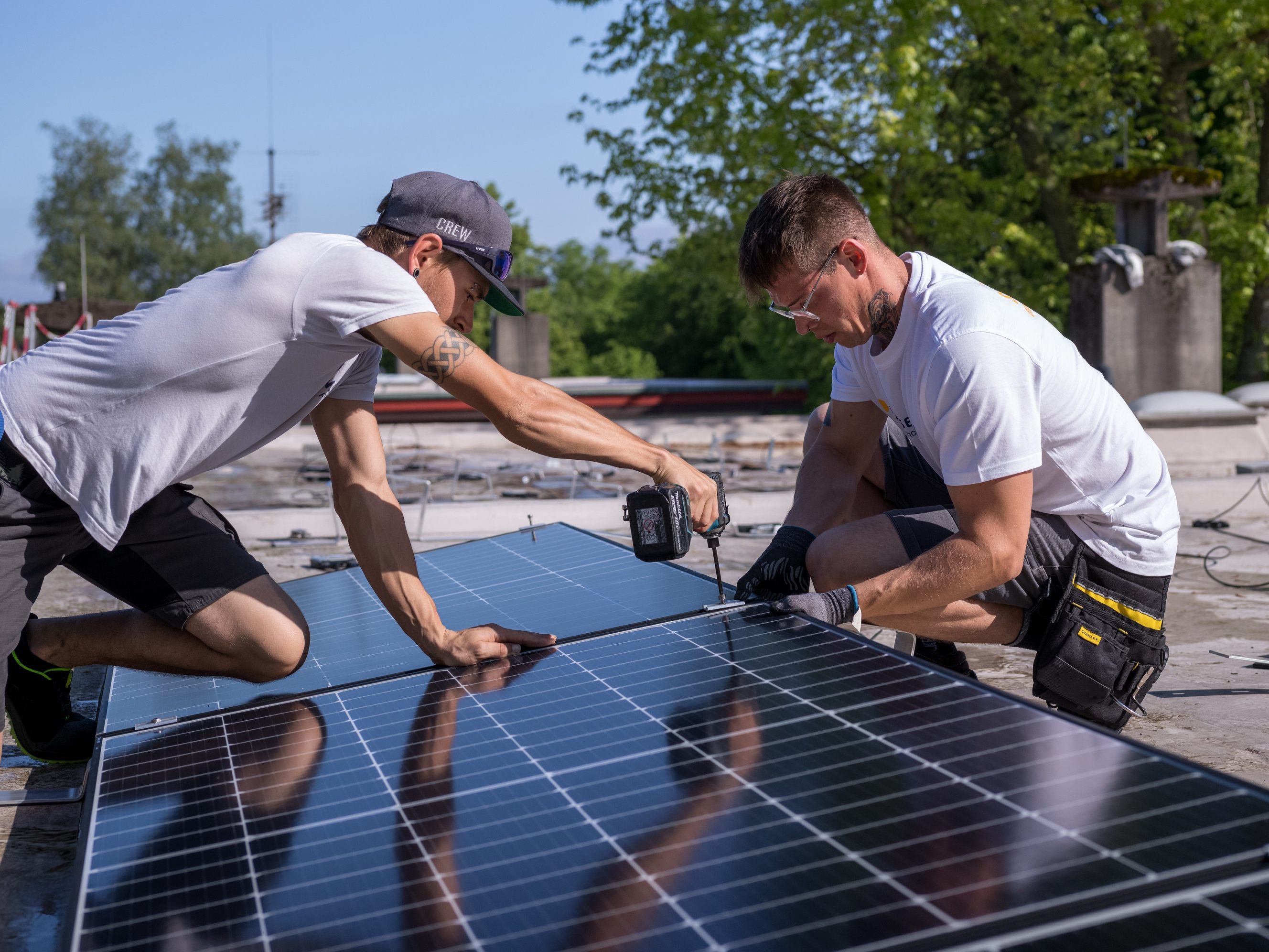 Photovoltaik-Spezialist Hansesun realisiert hochwertige PV-Anlagen und Stromspeicher in der gesamten Bodenseeregion. Photovoltaik-Spezialist Hansesun realisiert hochwertige PV-Anlagen und Stromspeicher in der gesamten Bodenseeregion.