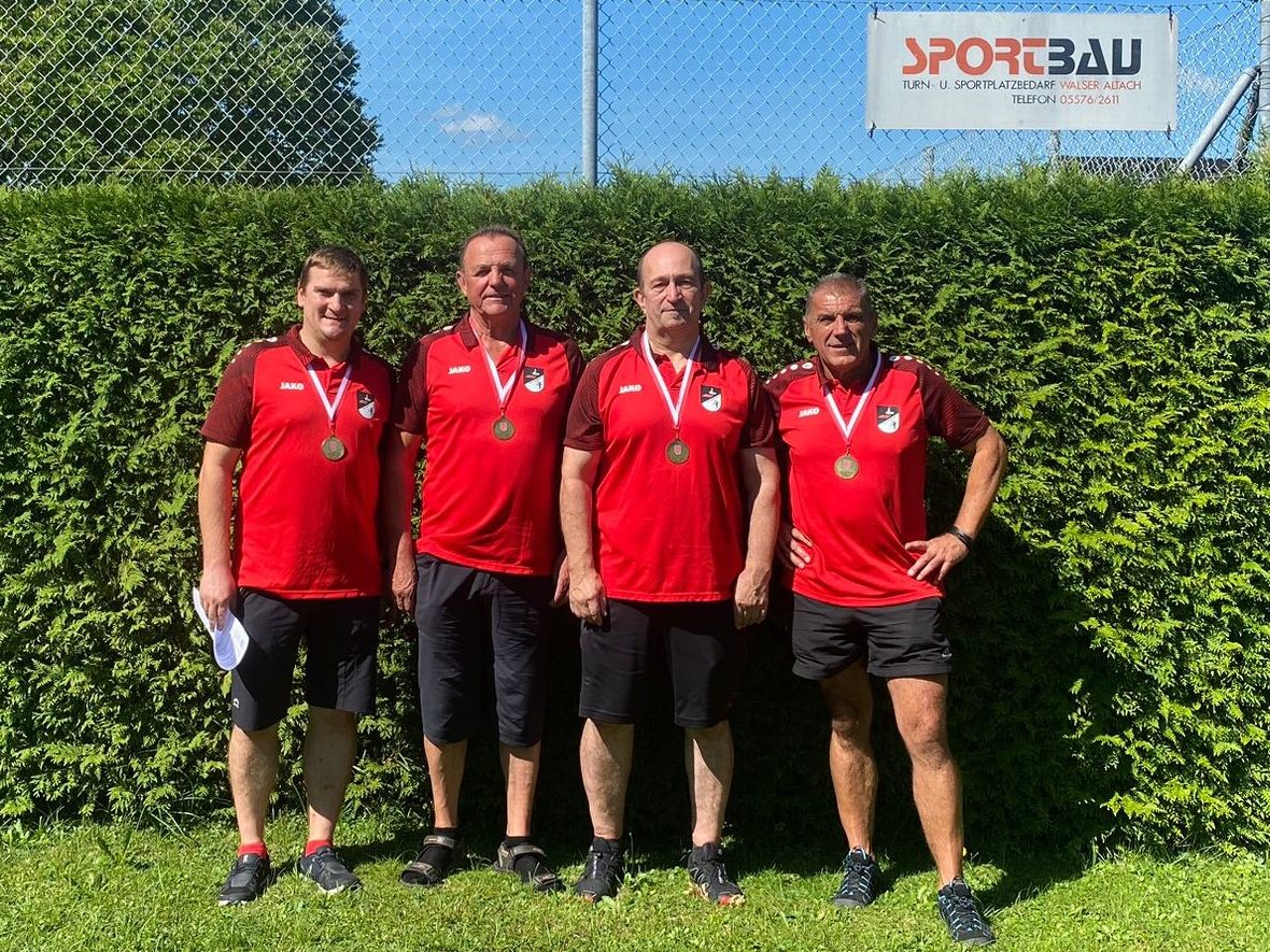 (ESC Bludenz – Vinzenz Zech, Obmann Josef Gruber, Jürgen Juriatti und Raimund Walch)