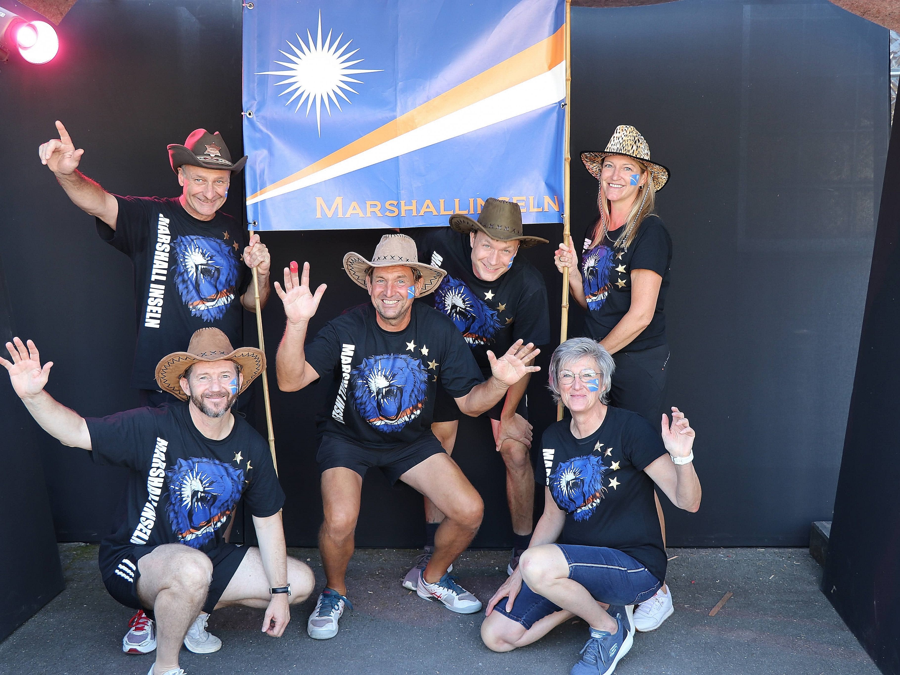 Bunte Verkleidungen, gute Laune und ehrgeizige Teams zeichneten wieder das legendäre Oberschorbacher Ping Pong Turnier aus. Bunte Verkleidungen, gute Laune und ehrgeizige Teams zeichneten wieder das legendäre Oberschorbacher Ping Pong Turnier aus.