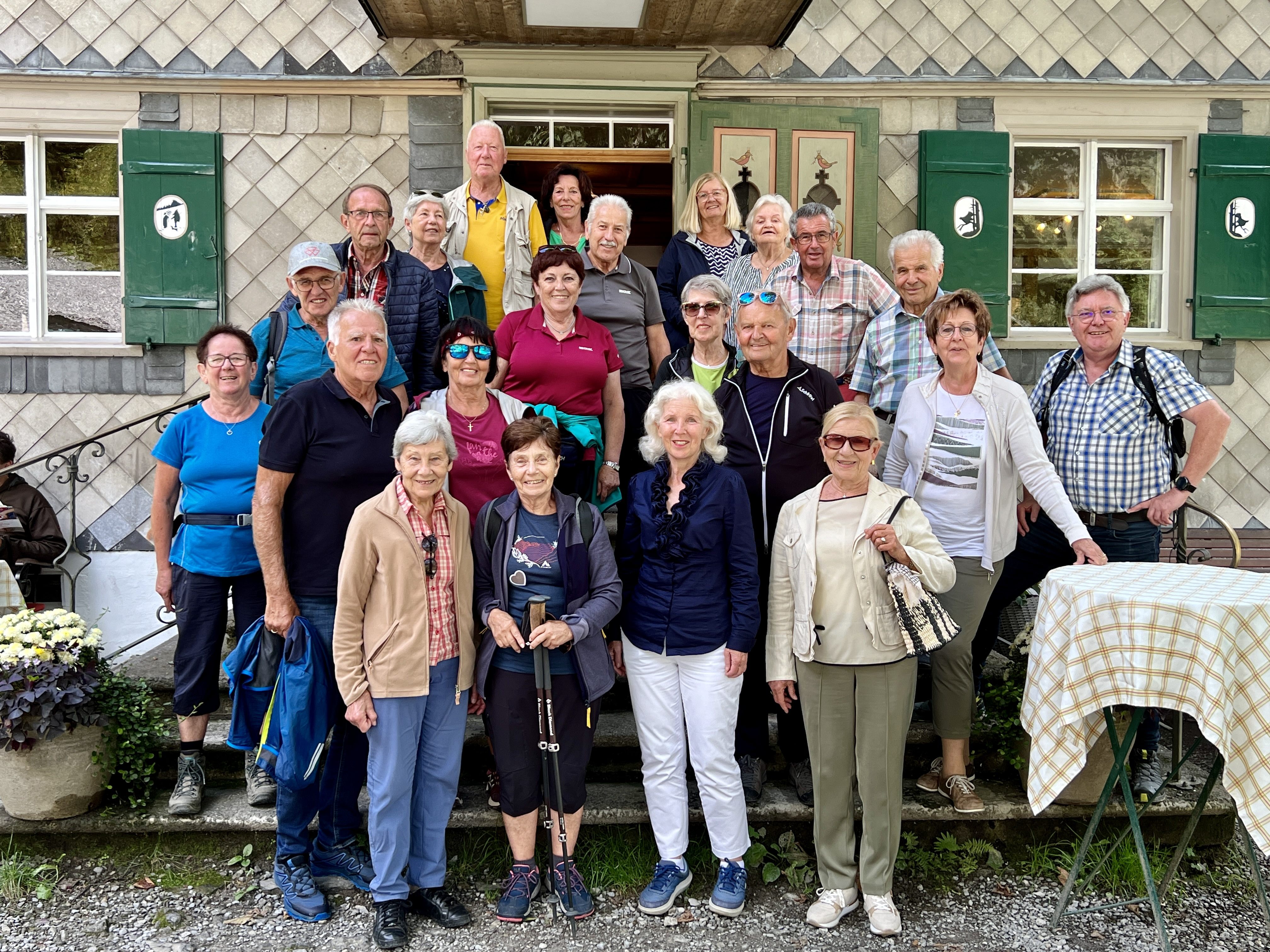 Die gemütliche Runde der Nenzinger Senioren 50plus Die gemütliche Runde der Nenzinger Senioren 50plus