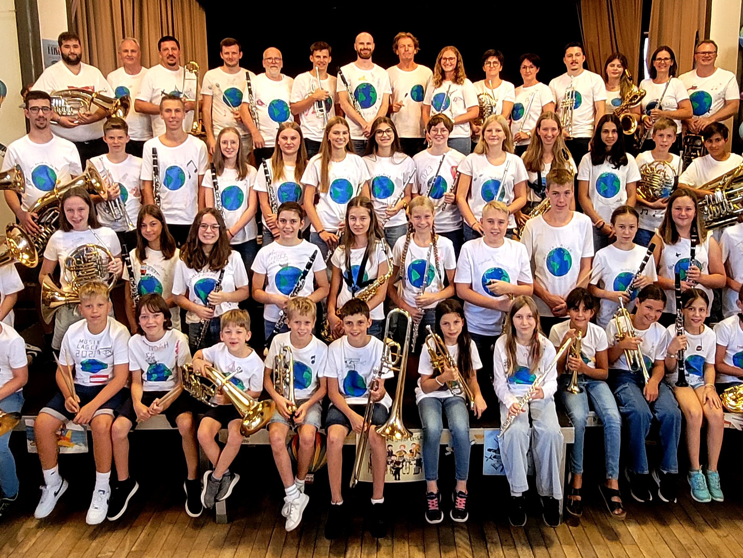 Mit einem bravourösen Konzert in der Lochauer Festhalle feierten die Lochauer Jungmusikanten und ihre Betreuer unter der Gesamtleitung von Stefan Nobis den Abschluss eines erfolgreichen Jugendferienlagers in Hittisau. Mit einem bravourösen Konzert in der Lochauer Festhalle feierten die Lochauer Jungmusikanten und ihre Betreuer unter der Gesamtleitung von Stefan Nobis den Abschluss eines erfolgreichen Jugendferienlagers in Hittisau.
