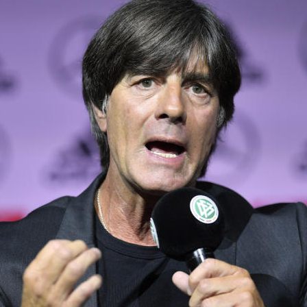 Wird Jogi Löw bald wieder eine Nationalmannschaft trainieren? Entlassungen und Spekulationen sorgen vor der Fußball-Europameisterschaft 2024 für Aufsehen und Trubel in der internationalen Fußballwelt.