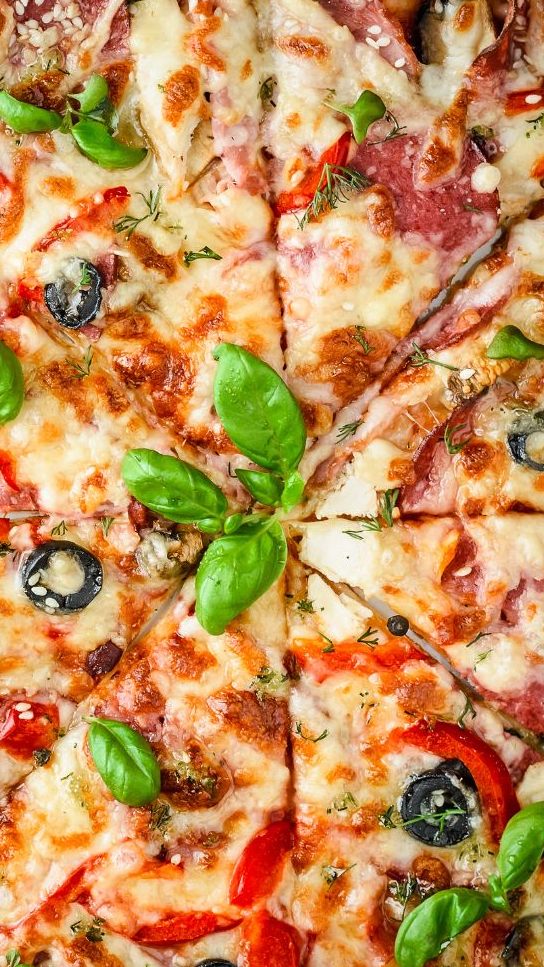Der Royal Imbiss bietet eine beeindruckende Vielfalt an veganen Gerichten, bringt aber auch köstliche Fleischgerichte auf den Teller.