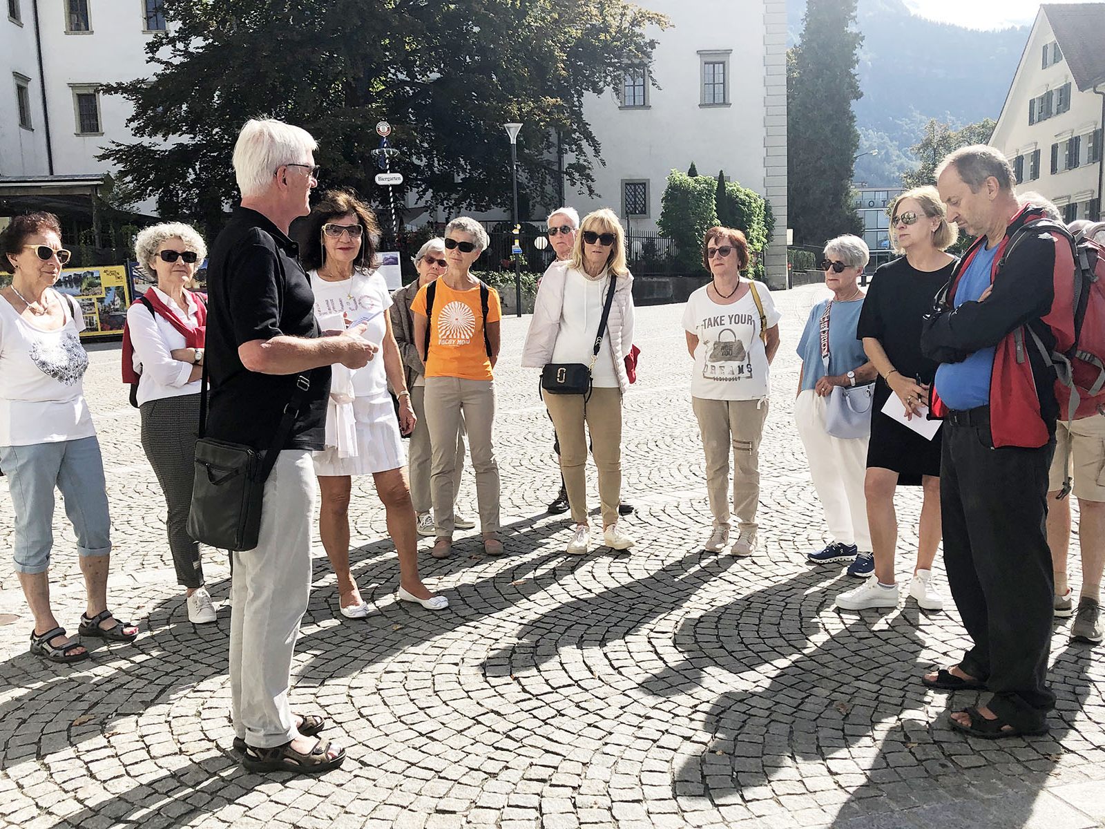 Dr. Armin Heim führte Mitglieder von VORARLBERG 50plus aus Dornbirn durch Hohenems Dr. Armin Heim führte Mitglieder von VORARLBERG 50plus aus Dornbirn durch Hohenems