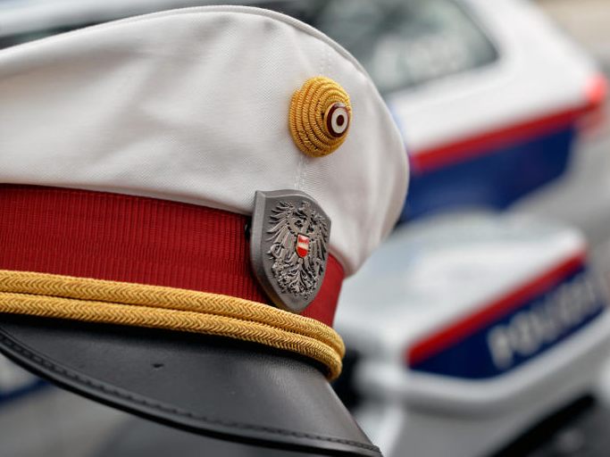 Ein betrunkener 47-Jähriger brach in das Haus seiner Ex-Freundin in Wien-Hietzing ein. Ein betrunkener 47-Jähriger brach in das Haus seiner Ex-Freundin in Wien-Hietzing ein.