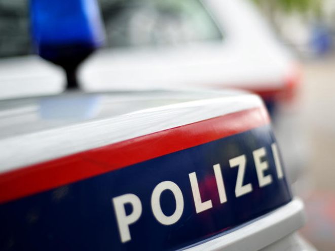 Eine 34-Jährige lieferte sich in Wien eine wilde Verfolgungsjagd mit ihrem Ex-Freund und bedrohte diesen mit dem Umbringen. Eine 34-Jährige lieferte sich in Wien eine wilde Verfolgungsjagd mit ihrem Ex-Freund und bedrohte diesen mit dem Umbringen.