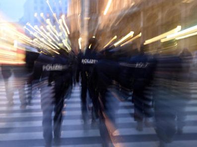 Eine 17-Jährige wurde am Wiener Handelskai von einem selbsternannten "Sittenwächter" attackiert.