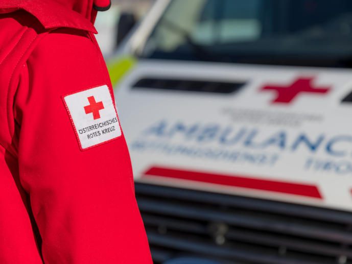 Eine Jugendliche wurde in Oberösterreich beim Sturz über eine Böschung verletzt. Eine Jugendliche wurde in Oberösterreich beim Sturz über eine Böschung verletzt.