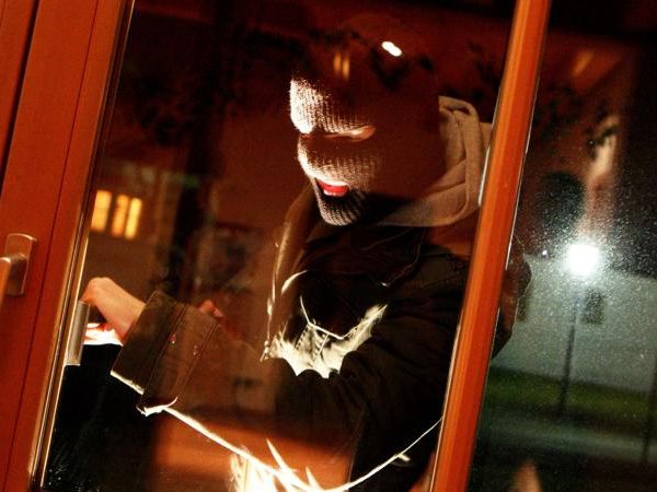 Die Polizei fasste einen Einbrecher in Tirol auf frischer Tat.
