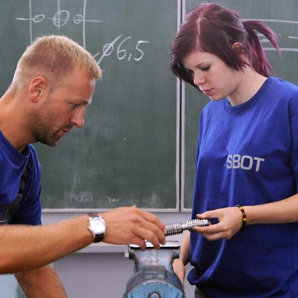 Die Österreicher starten im EU-Vergleich am frühsten ins Berufsleben.