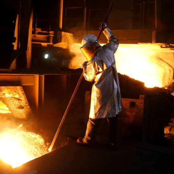 Die Chefs von Wifo und IHS empfinden die Forderung nach 11,6 Prozent Lohnsteigerung bei den Metaller-KV-Verhandlungen als "moderat".