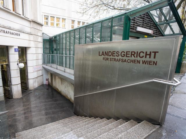 Jener 18-Jährige, der eine unter Drogen stehende 19-Jährige in Wien sexuell missbraucht haben soll, wurde vor Gericht freigesprochen. Jener 18-Jährige, der eine unter Drogen stehende 19-Jährige in Wien sexuell missbraucht haben soll, wurde vor Gericht freigesprochen.
