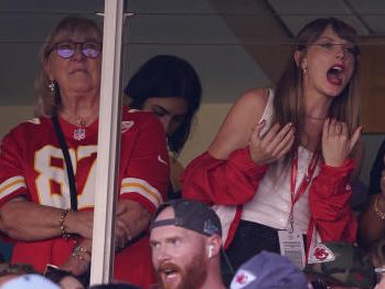 Nachdem US-Sängerin Taylor Swift ein Spiel der Kansas City Chiefs besucht hatte, wurden Gerüchte um eine neue Beziehung laut. Nachdem US-Sängerin Taylor Swift ein Spiel der Kansas City Chiefs besucht hatte, wurden Gerüchte um eine neue Beziehung laut.