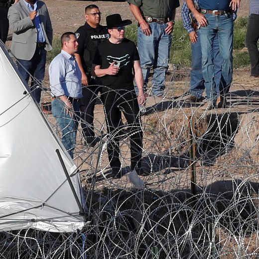Elon Musk bei der Aufnahme seines Videos zur Einwanderung in die USA.