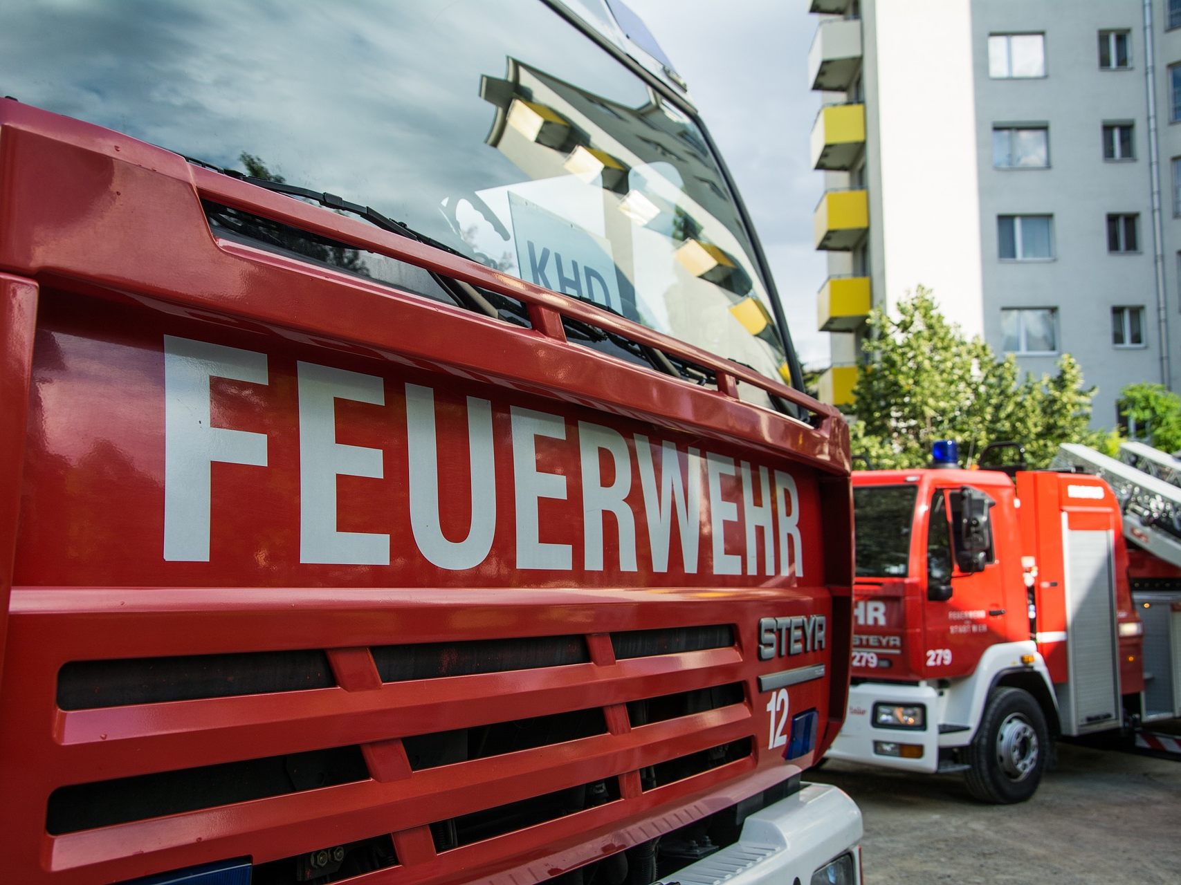 Die Wiener Berufsfeuerwehr bekämpfte den Rauch. Die Wiener Berufsfeuerwehr bekämpfte den Rauch.