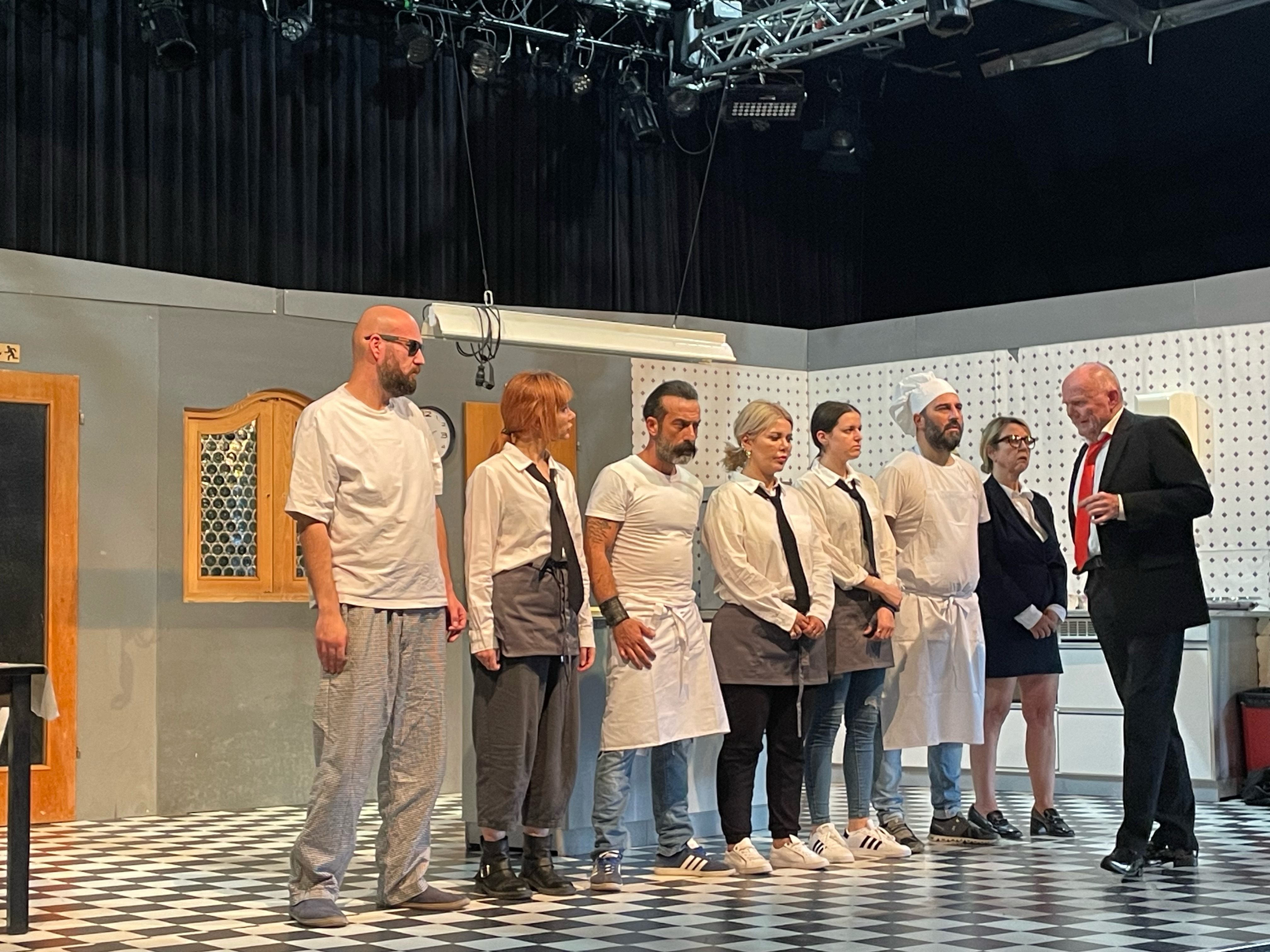An zwei Spieltagen zeigt die Theatergruppe Motif ihr neues Stück "Dirty Dishes" im Freudenhaus Lustenau. An zwei Spieltagen zeigt die Theatergruppe Motif ihr neues Stück "Dirty Dishes" im Freudenhaus Lustenau.