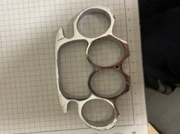 Die Wiener Polizei konnte einen Schlagring sicherstellen. Die Wiener Polizei konnte einen Schlagring sicherstellen.