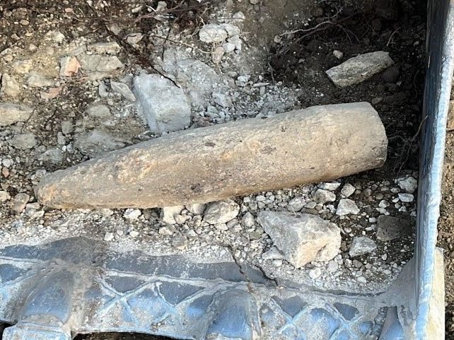 Arbeiter entdeckten eine Granate bei Bauarbeiten. Arbeiter entdeckten eine Granate bei Bauarbeiten.