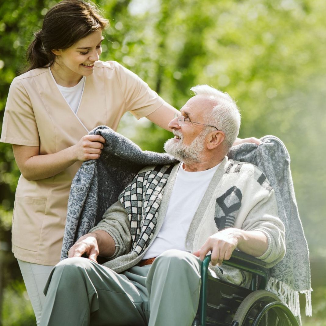 Pflege: 339 Personen haben Ausbildung neu aufgenommen.