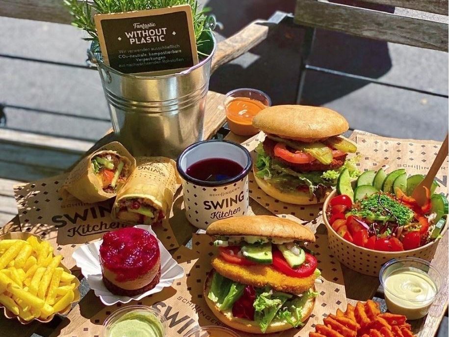 Auch Fleischliebhaber werden von den veganen Burgern der Swing Kitchen in Wien angezogen. Auch Fleischliebhaber werden von den veganen Burgern der Swing Kitchen in Wien angezogen.