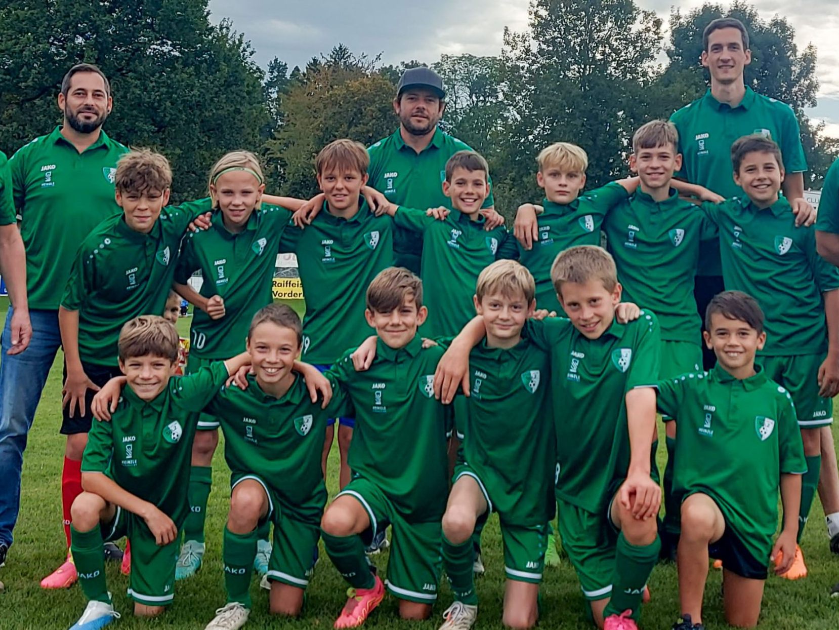 Die U12 freuen sich über die Unterstützung Die U12 freuen sich über die Unterstützung