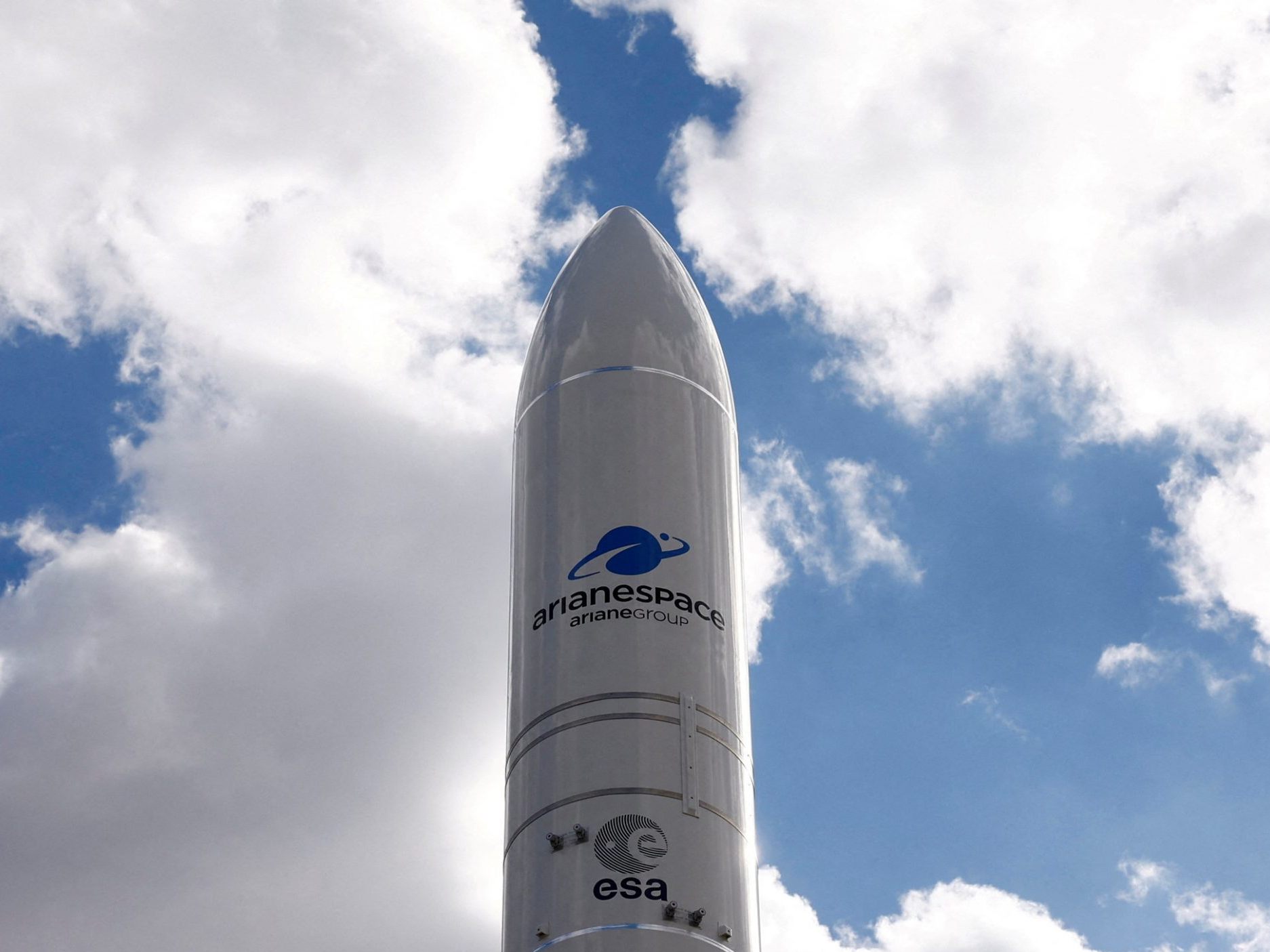 Eine ESA-Rakete bringt den Austro-Satellit ins All. Eine ESA-Rakete bringt den Austro-Satellit ins All.