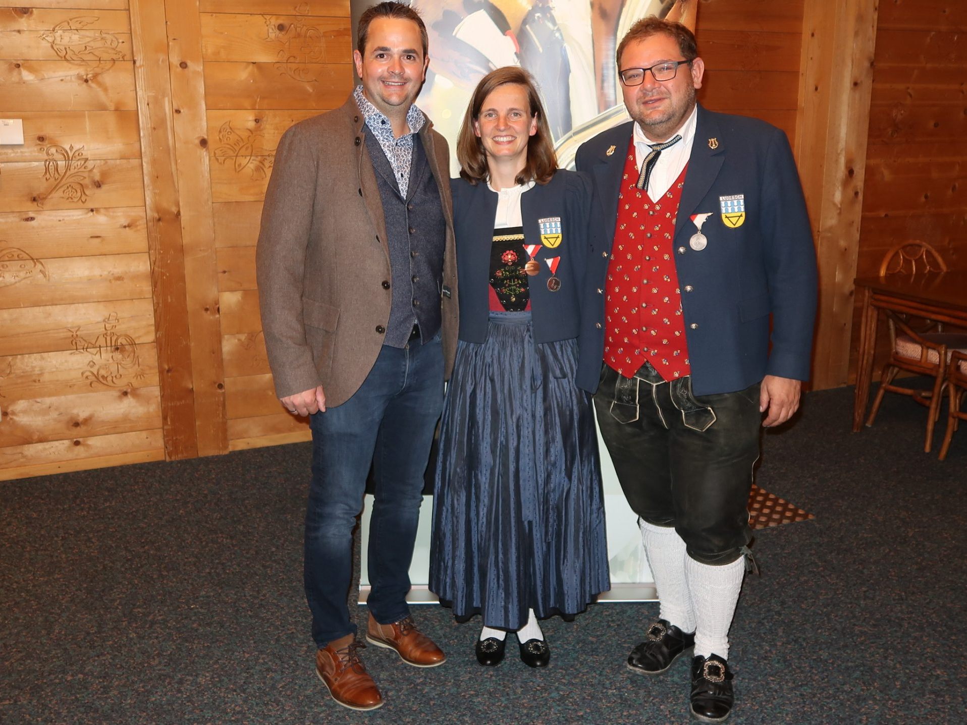 Die Jubilarin mit Bürgermeister und Obmann Die Jubilarin mit Bürgermeister und Obmann