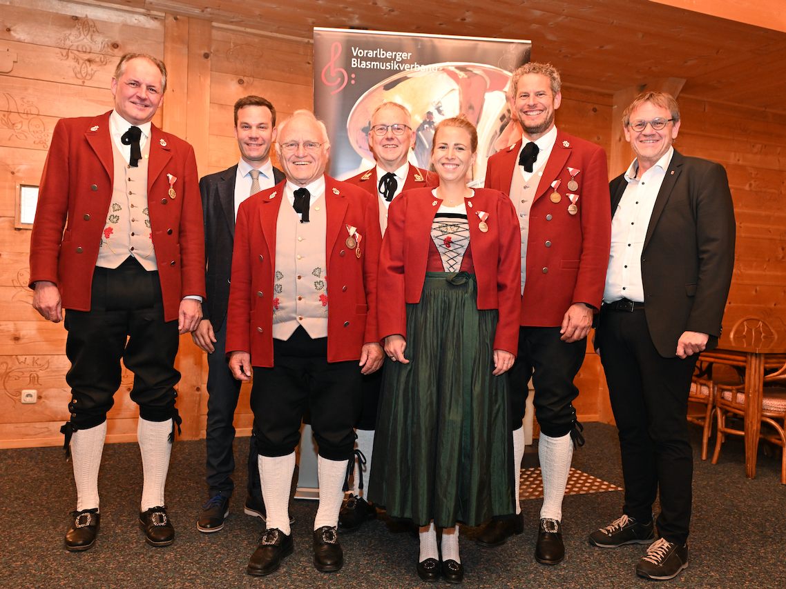 Jubilare der SHM Nüziders mit Bgm Florian Themeßl-Huber und Landeskulturrat Christoph Thoma Jubilare der SHM Nüziders mit Bgm Florian Themeßl-Huber und Landeskulturrat Christoph Thoma