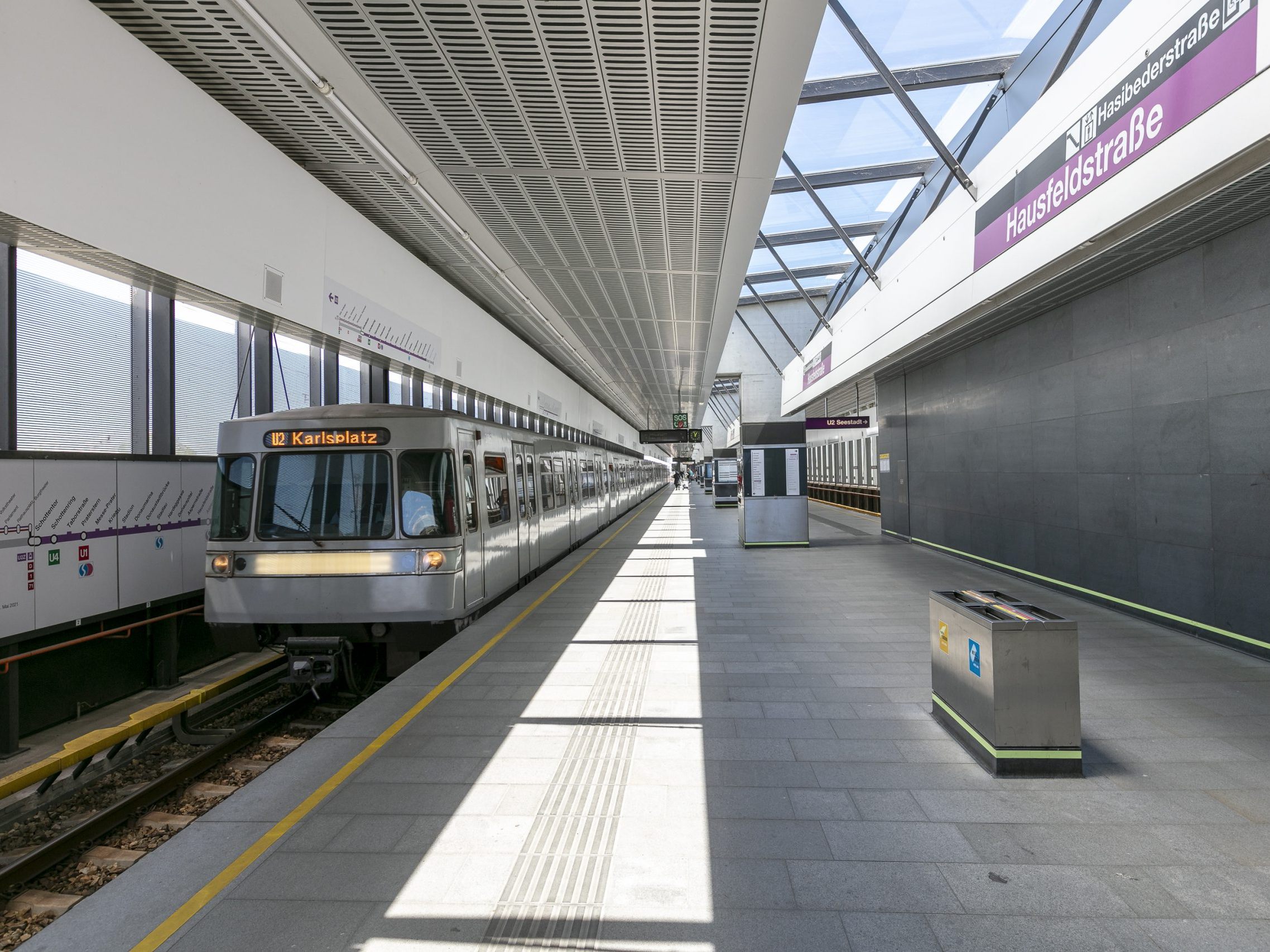 Tödlicher Unfall in der U2-Station Hausfeldstraße. Tödlicher Unfall in der U2-Station Hausfeldstraße.