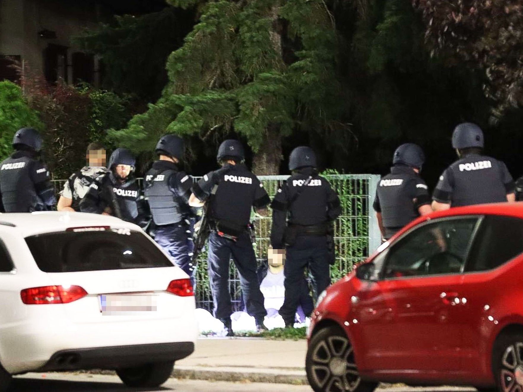 Ein Familienstreit wird als Auslöser für die Schießerei in Wien-Floridsdorf vermutet. Ein Familienstreit wird als Auslöser für die Schießerei in Wien-Floridsdorf vermutet.