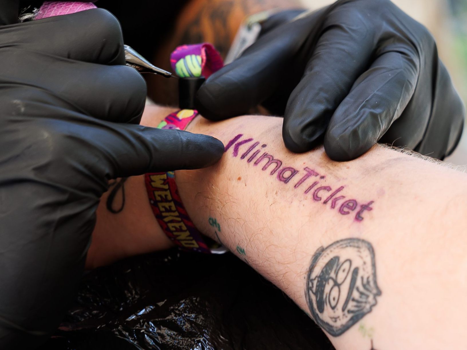 Die Klimaticket-Tattoo-Aktion kostete 23.000 Euro. Die Klimaticket-Tattoo-Aktion kostete 23.000 Euro.