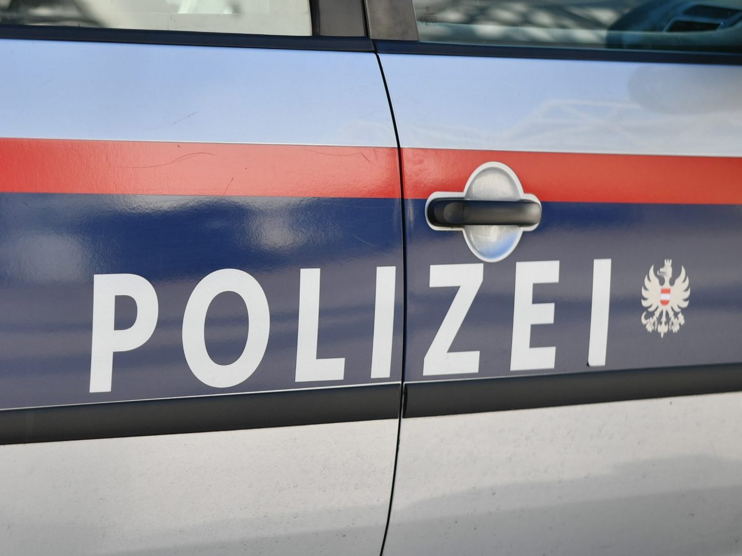 Die Polizei nahm den betrunkenen Dieb fest.
