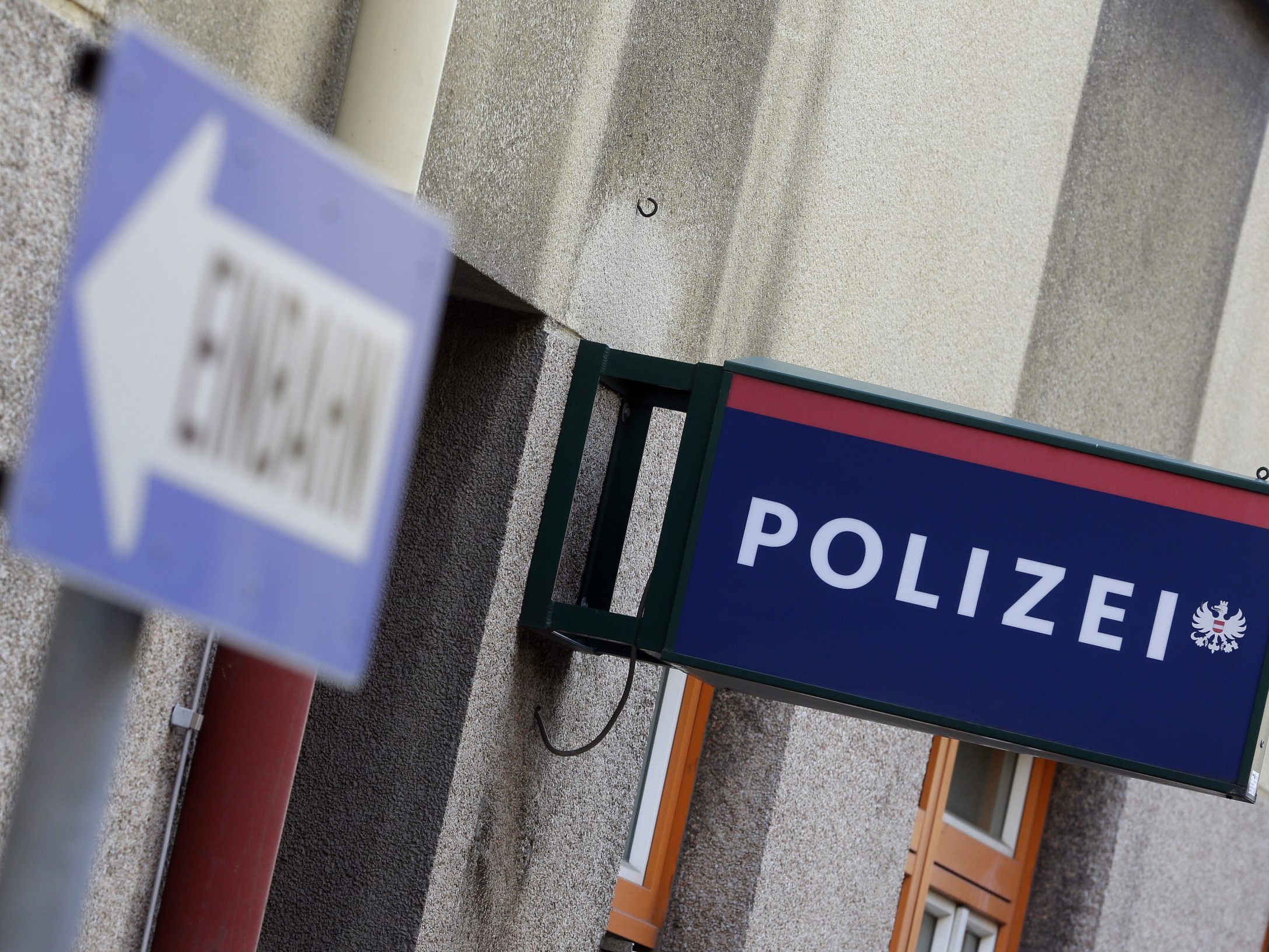 In Wien wurden mehrere Wohnungen nach Drogen durchsucht. In Wien wurden mehrere Wohnungen nach Drogen durchsucht.