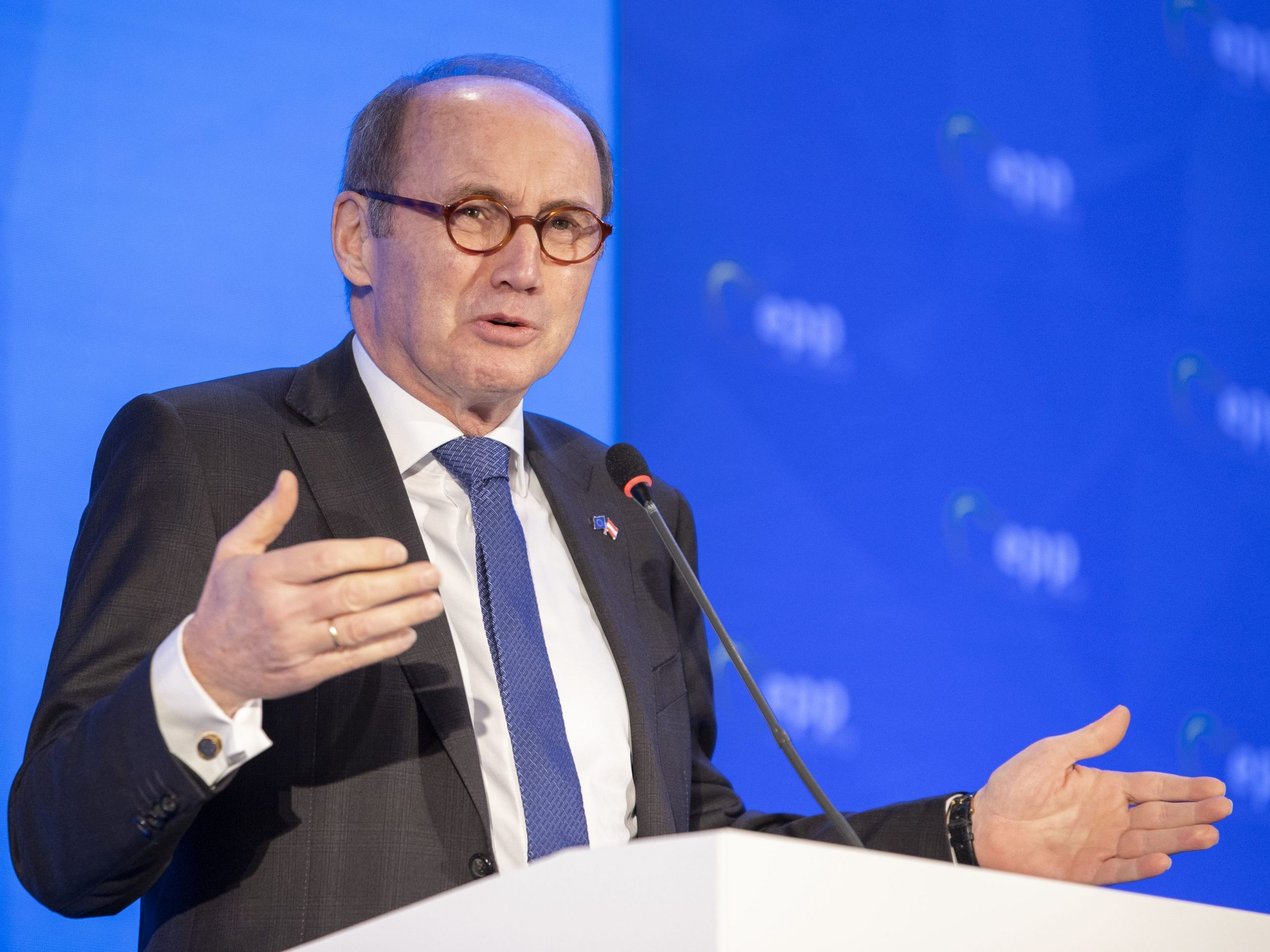Der ÖVP-Delegationsleiter im Europaparlament Othmar Karas gibt eine persönliche Erklärung ab. Der ÖVP-Delegationsleiter im Europaparlament Othmar Karas gibt eine persönliche Erklärung ab.