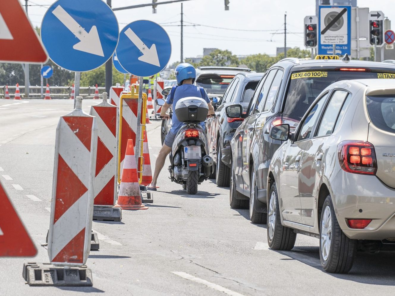 Die Fahrbahn im Abschnitt der Erzherzog-Karl-Straße wird saniert. Die Fahrbahn im Abschnitt der Erzherzog-Karl-Straße wird saniert.