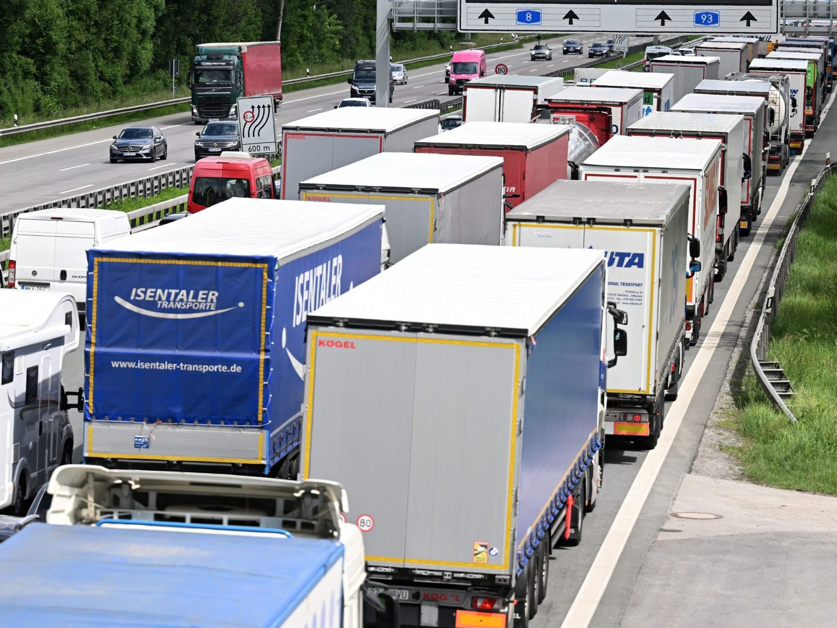 Die AK ist gegen eine "billige" Lkw-Maut. Die AK ist gegen eine "billige" Lkw-Maut.