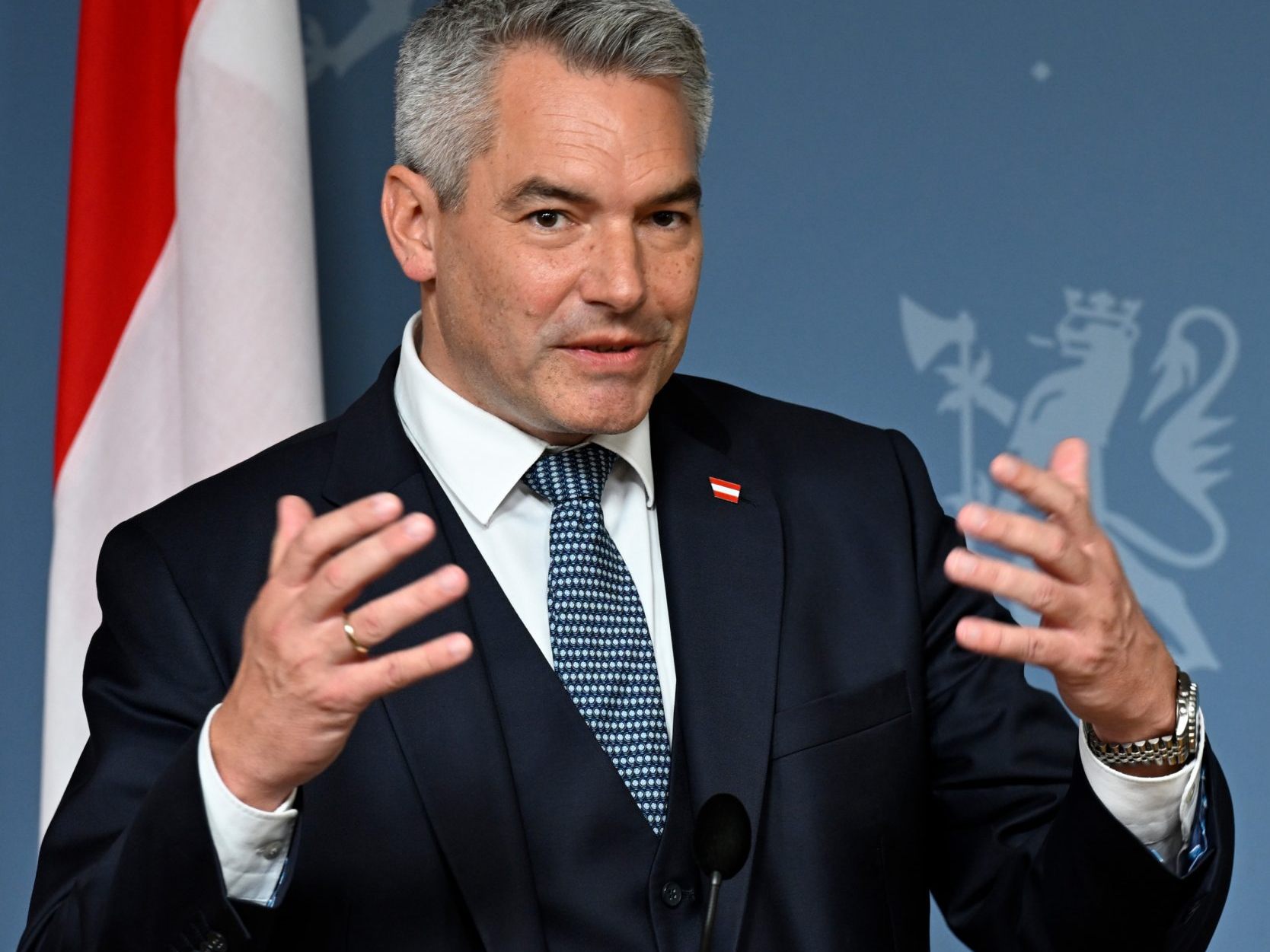 Der Kanzler lädt zur Diskussionsveranstaltung. Der Kanzler lädt zur Diskussionsveranstaltung.